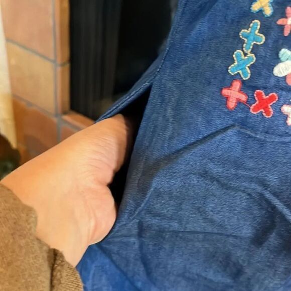 Savanna Jane floral embroidered chambray off the shoulder dress, S! - Picture 4 of 13